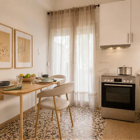 Elegant Near Center Апартаменты Каламата